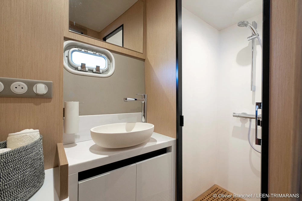 LEEN 72 Hybrid Power Yacht Long Range Cruiser