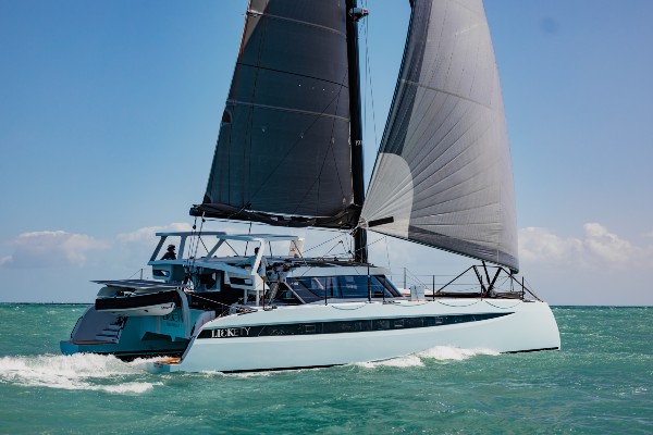 HH sailing performance multihull